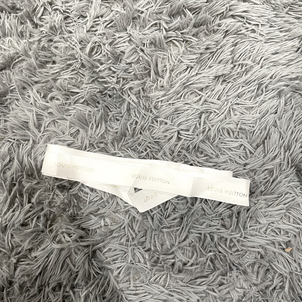 NEW • Louis Vuitton • White Gold Ribbon - Picture 1 of 2